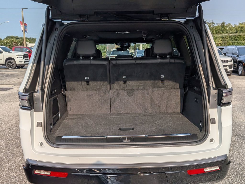 New 2026 Jeep Grand Wagoneer Summit w/ Premium Group III AWD/4WD image 30
