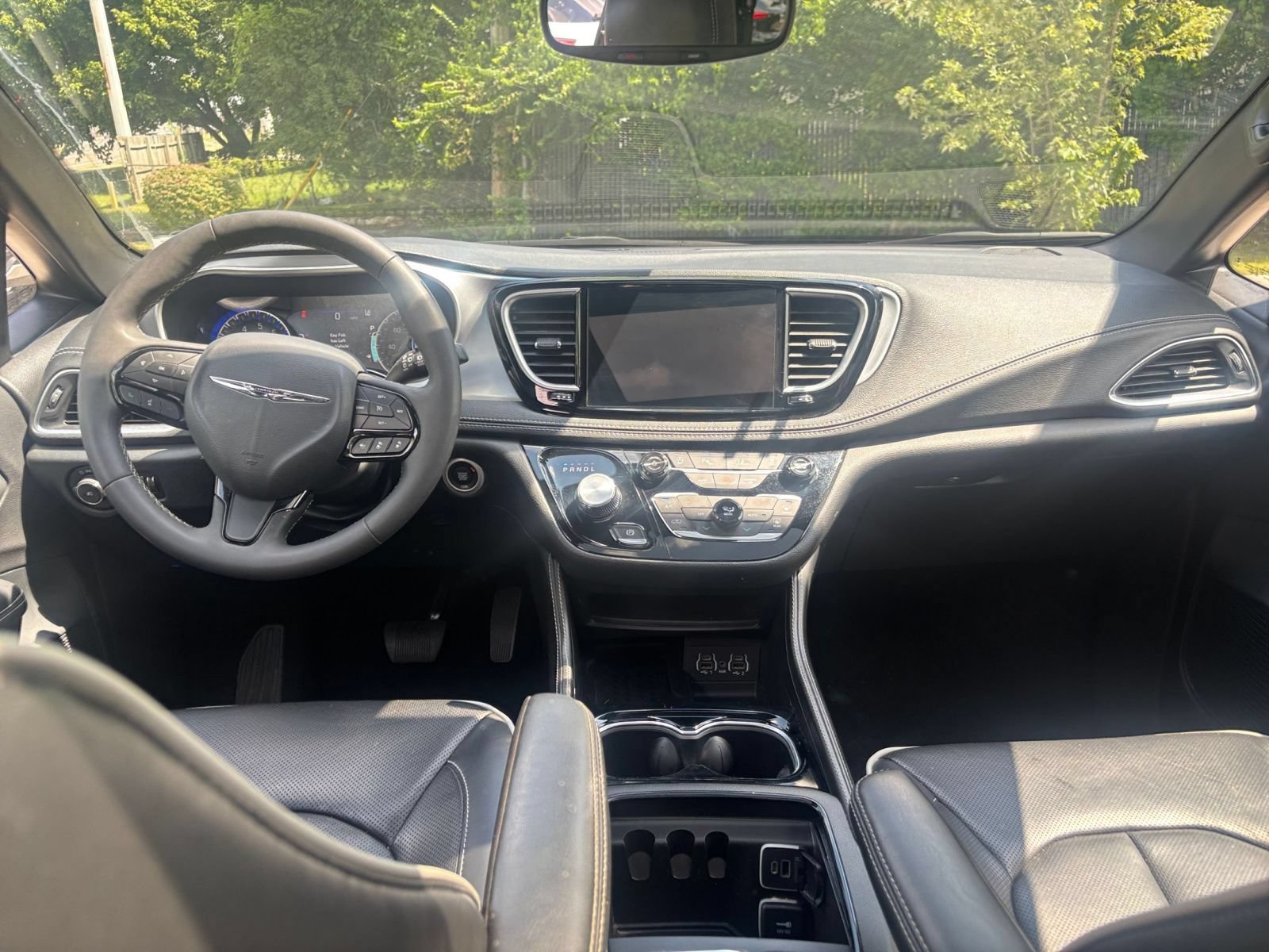 Used 2025 Chrysler Pacifica Limited FWD image 36