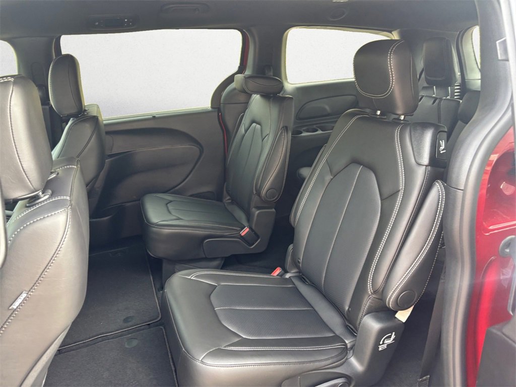 New 2026 Chrysler Pacifica Select image 13