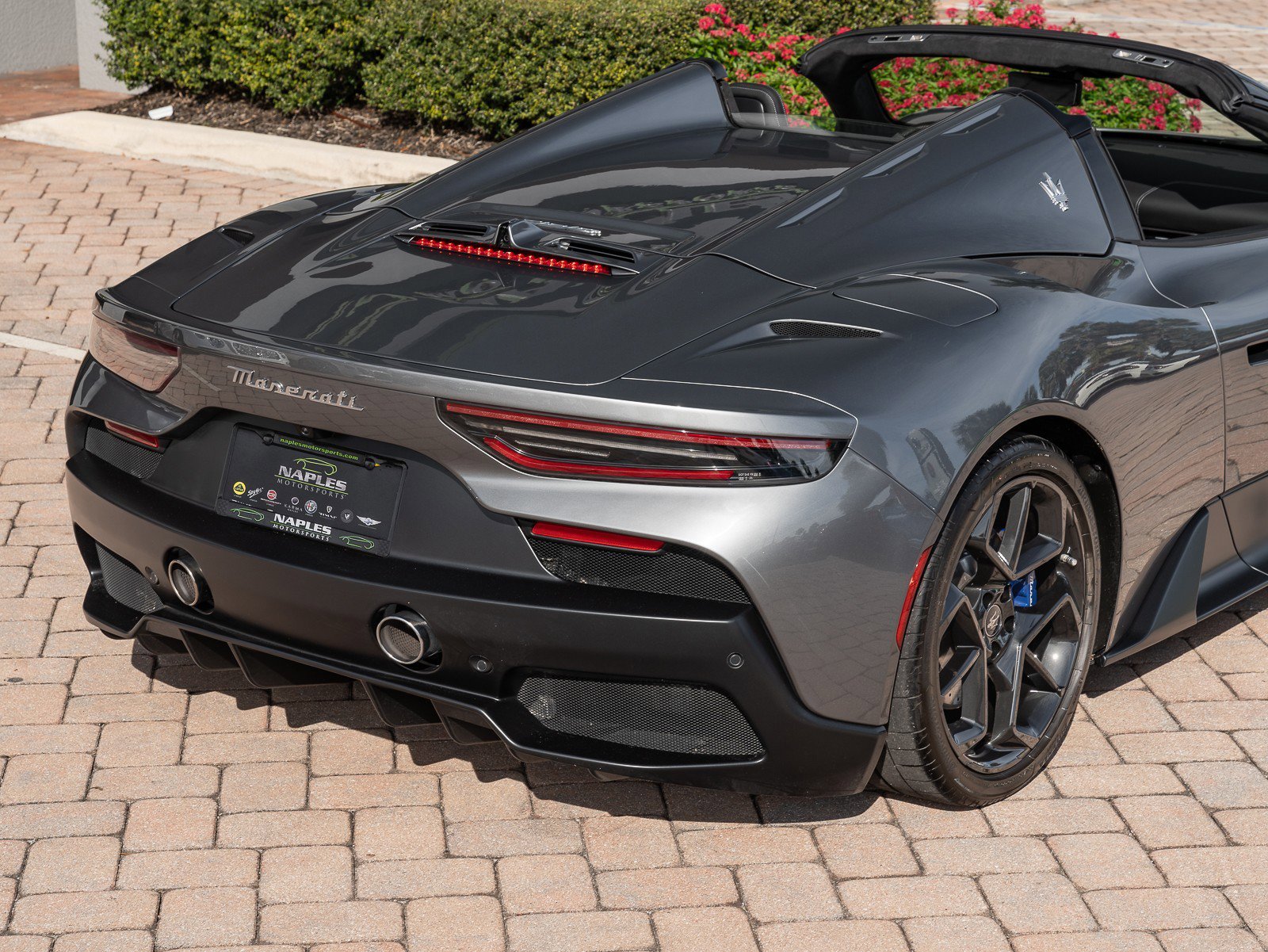 Used 2023 Maserati MC20 Spyder image 3