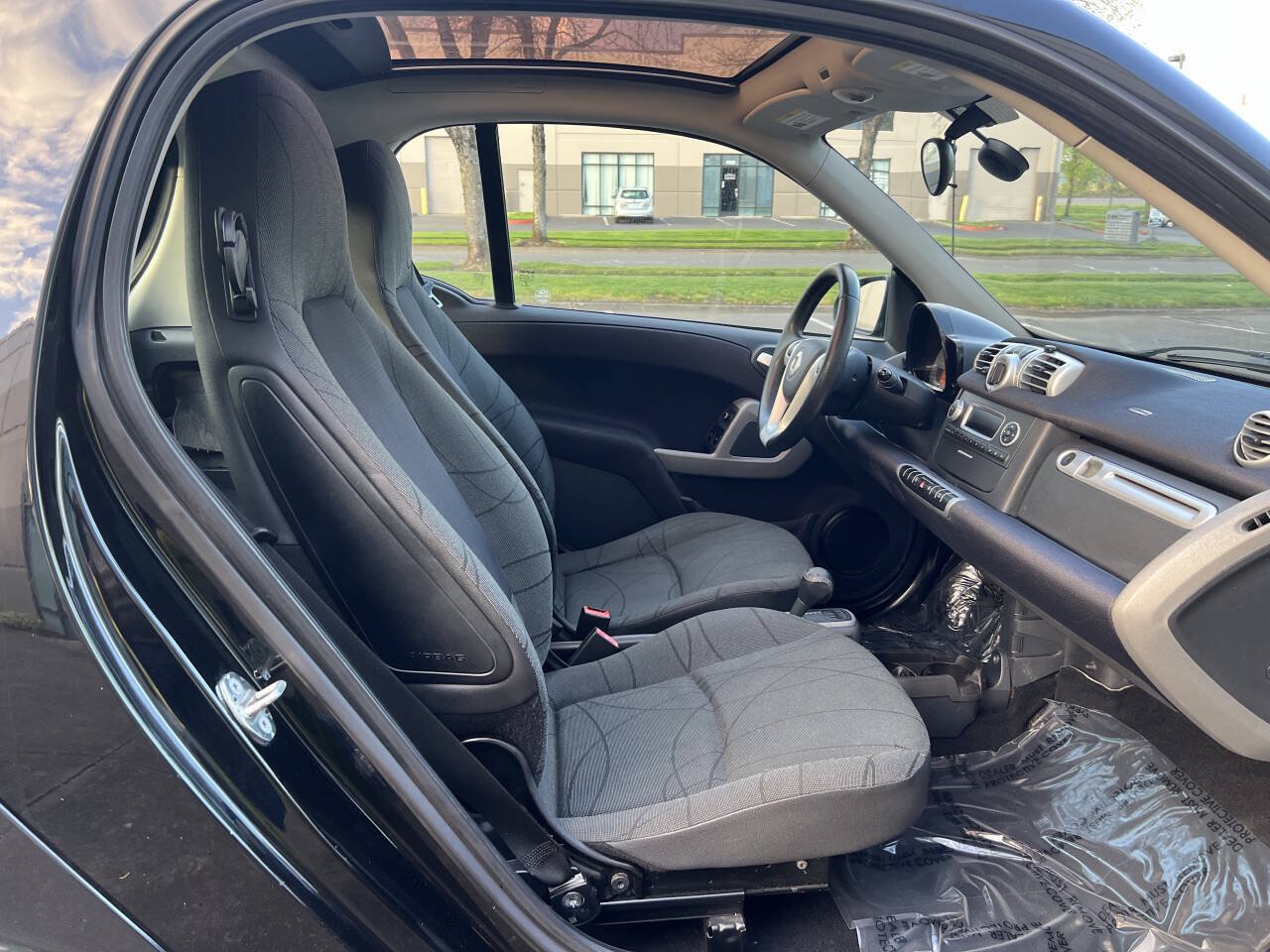Used 2014 smart fortwo passion RWD image 10