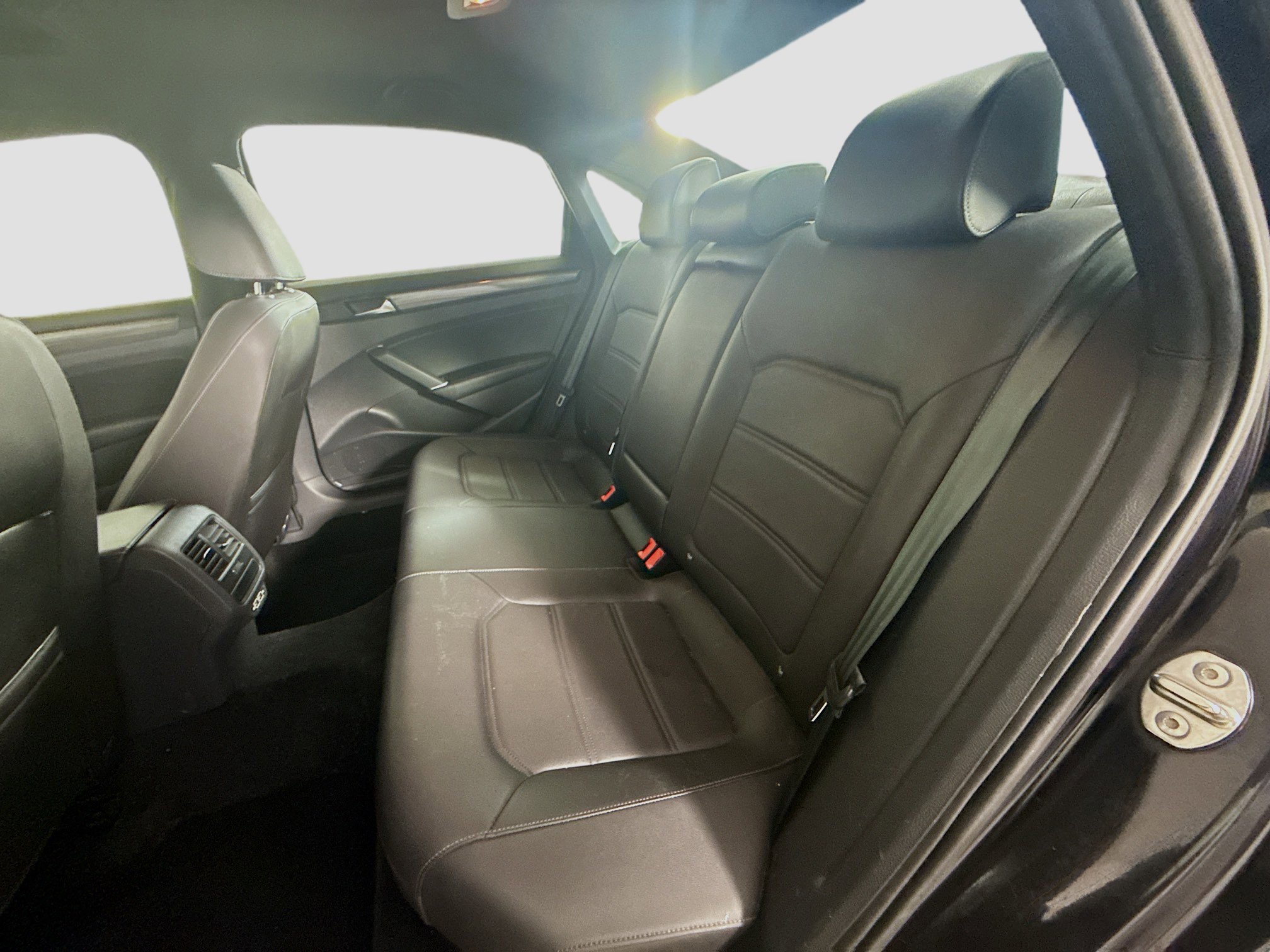 Used 2021 Volkswagen Passat 2.0T R-Line image 25