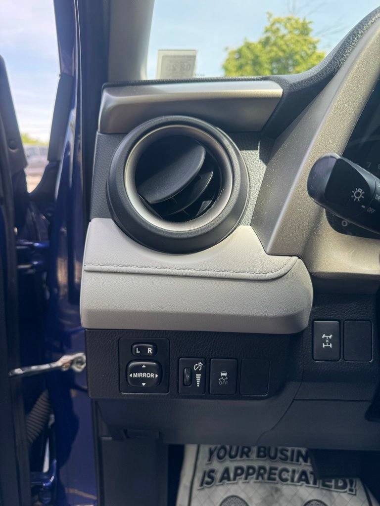 Used 2014 Toyota RAV4 LE AWD/4WD image 28