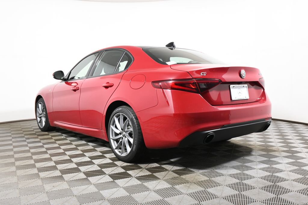 Used 2022 Alfa Romeo Giulia Ti image 5