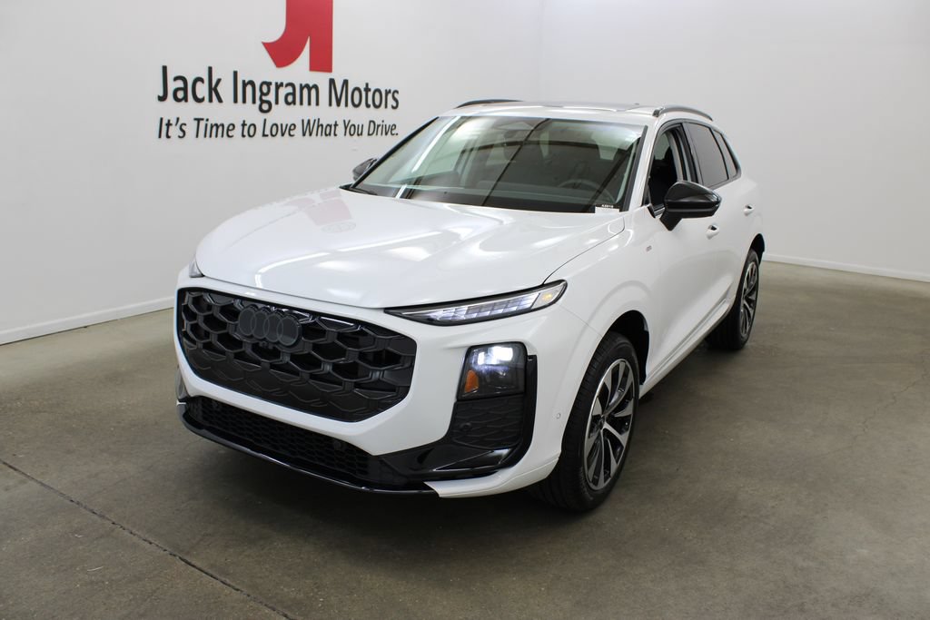 New 2026 Audi Q3 quattro 2.0T AWD/4WD image 2