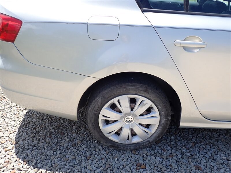 Used 2011 Volkswagen Jetta SE FWD image 10