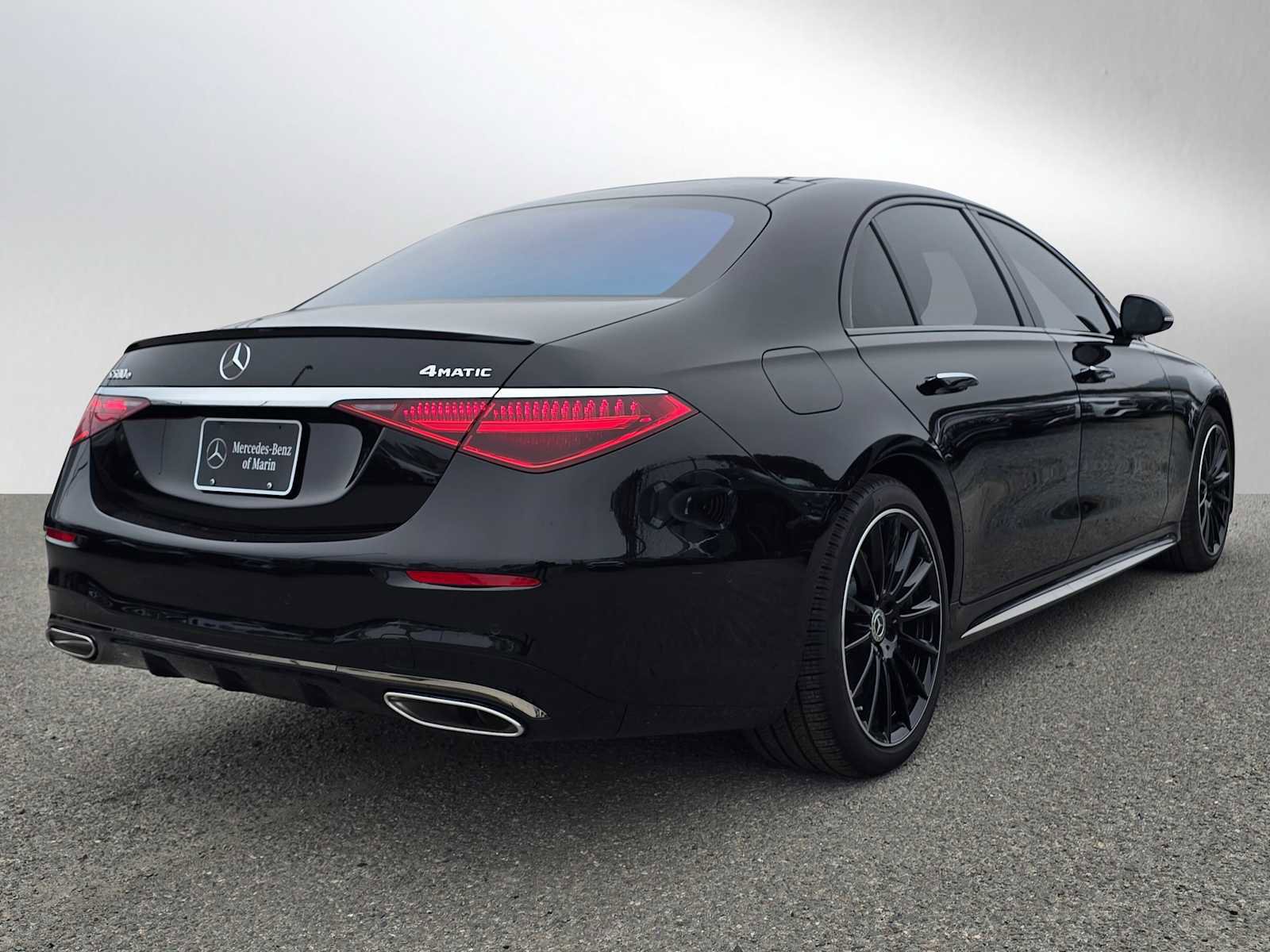 Used 2024 Mercedes-Benz S 580e 4MATIC Sedan image 3