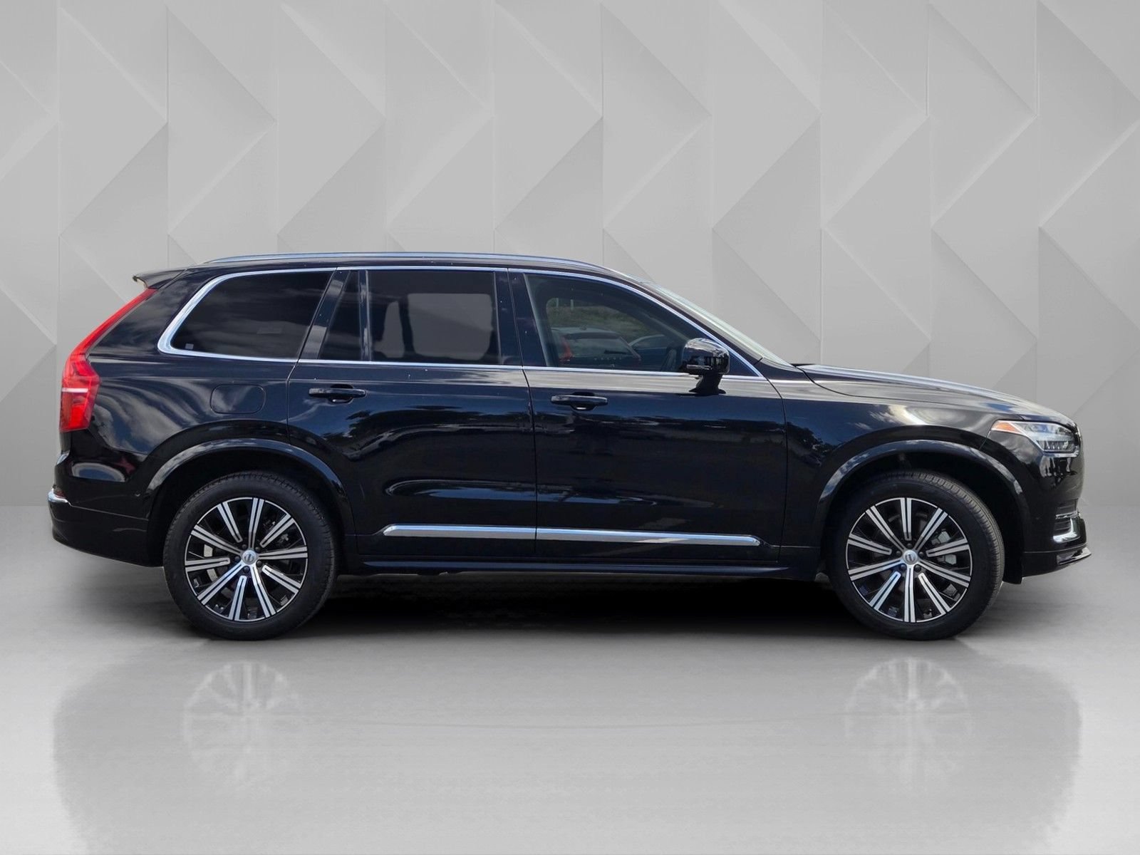 Certified 2025 Volvo XC90 B6 Plus AWD/4WD image 11