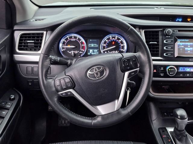 Used 2015 Toyota Highlander Plus image 12