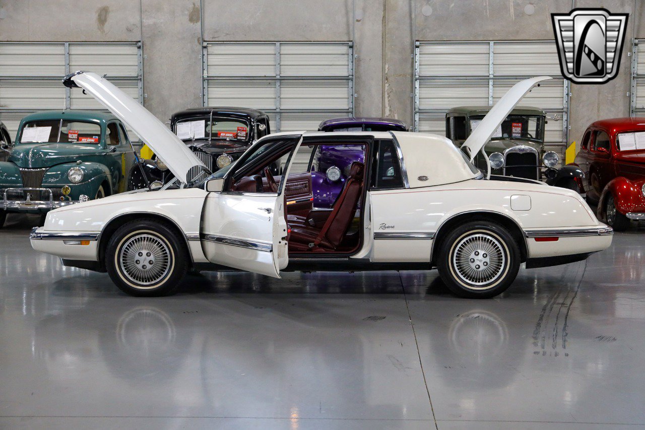 Used 1991 Buick Riviera Coupe image 10