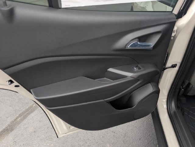 New 2026 Chevrolet Trax ACTIV w/ Sunroof Package FWD image 10