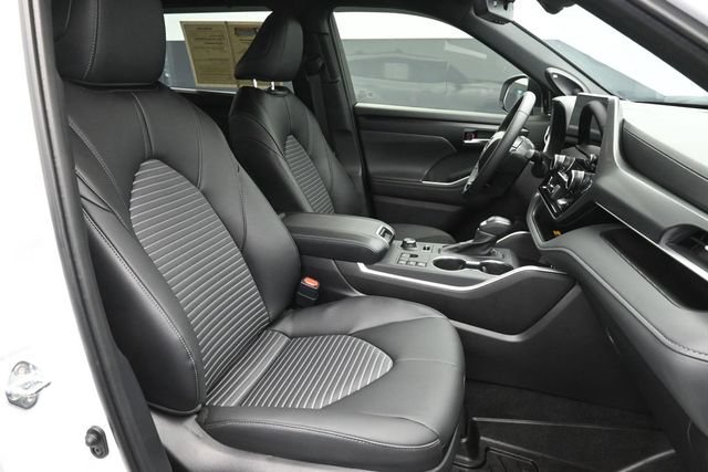 Used 2025 Toyota Highlander XSE AWD/4WD image 34