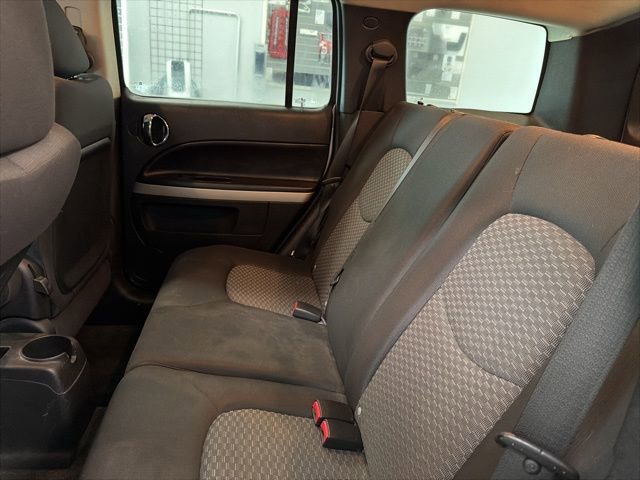 Used 2011 Chevrolet HHR LT image 21