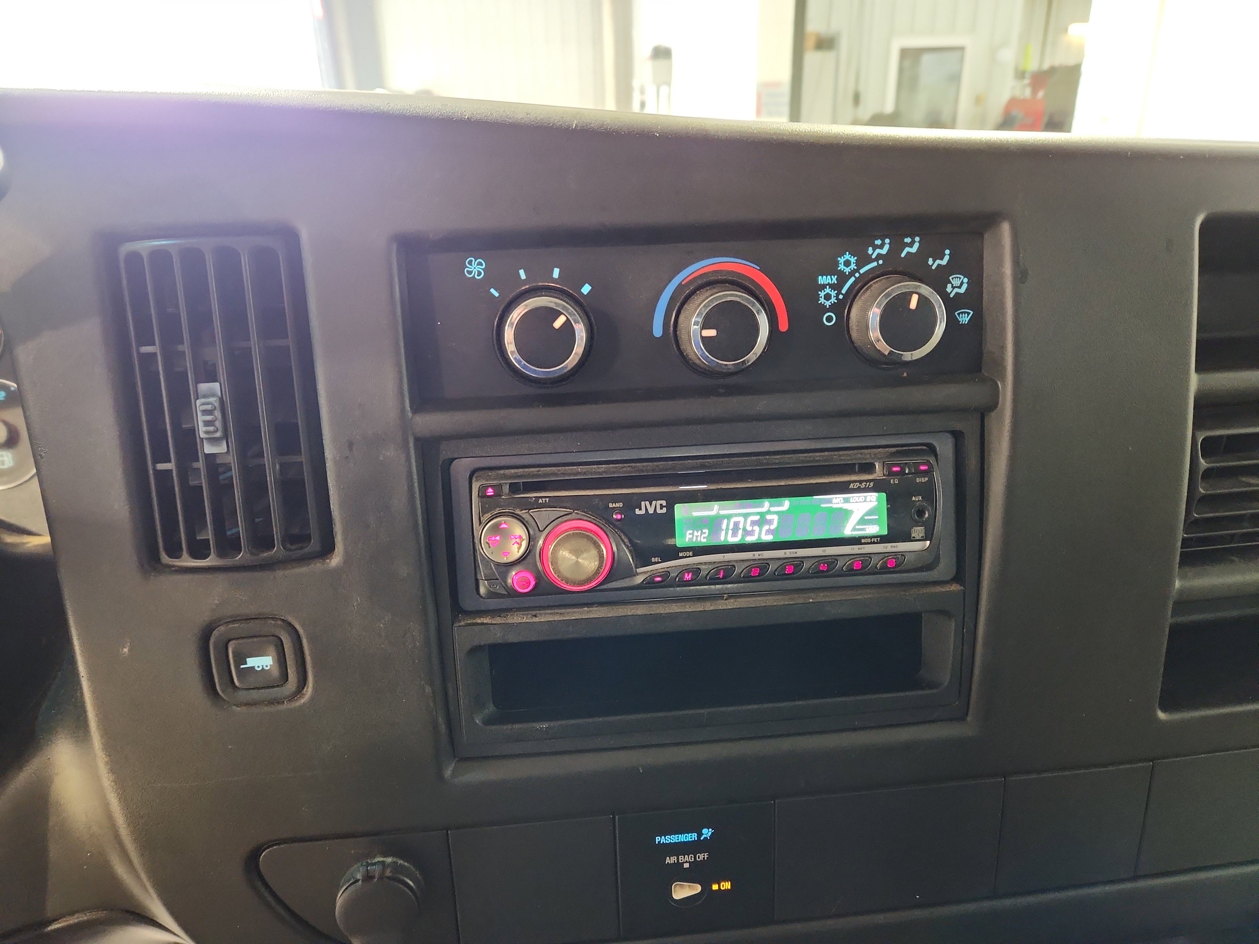 Used 2009 Chevrolet Express 2500 Extended image 8