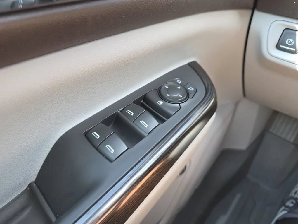 Used 2017 GMC Acadia SLT w/ LPO, Floor Liner Package FWD image 25