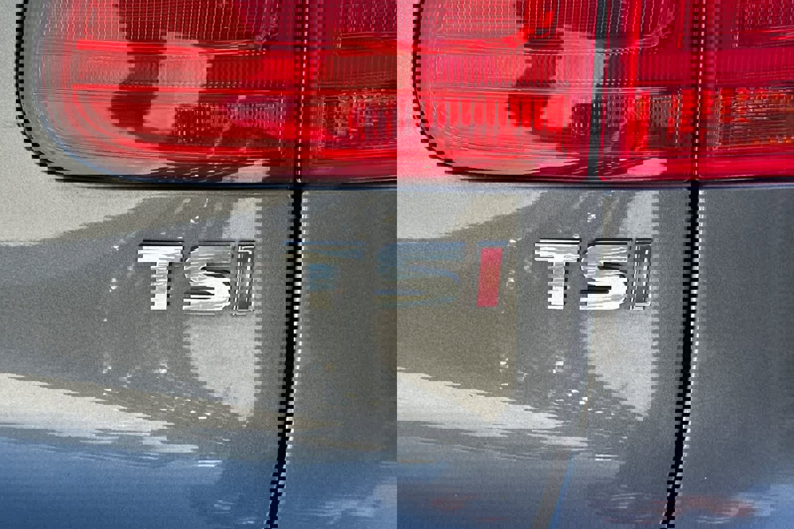 Used 2017 Volkswagen Tiguan Limited w/ Premium Package image 21