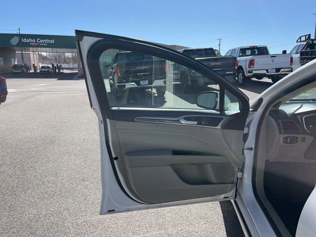 Used 2019 Ford Fusion SEL FWD image 32