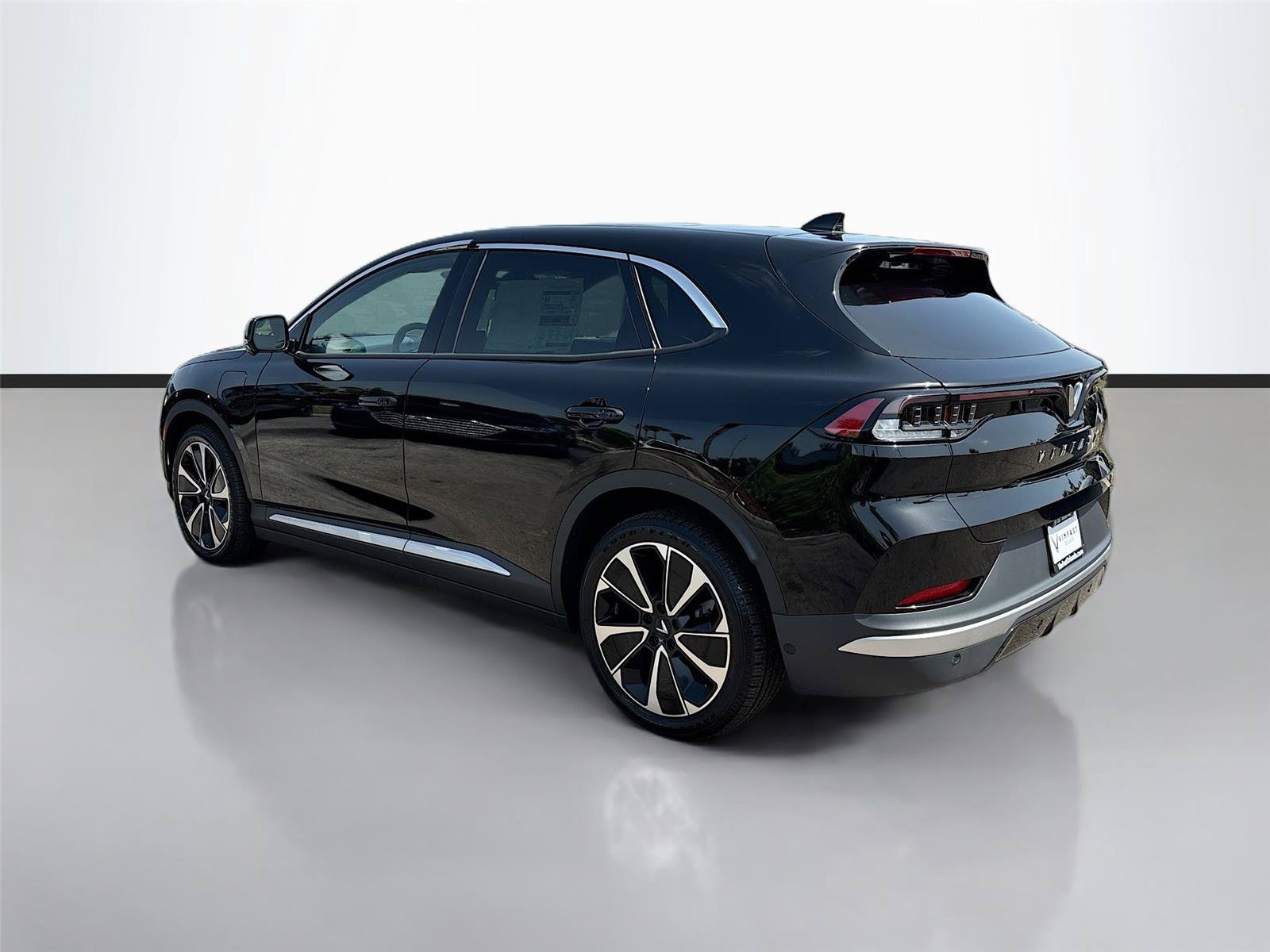 New 2025 VinFast VF 8 Plus AWD/4WD image 5