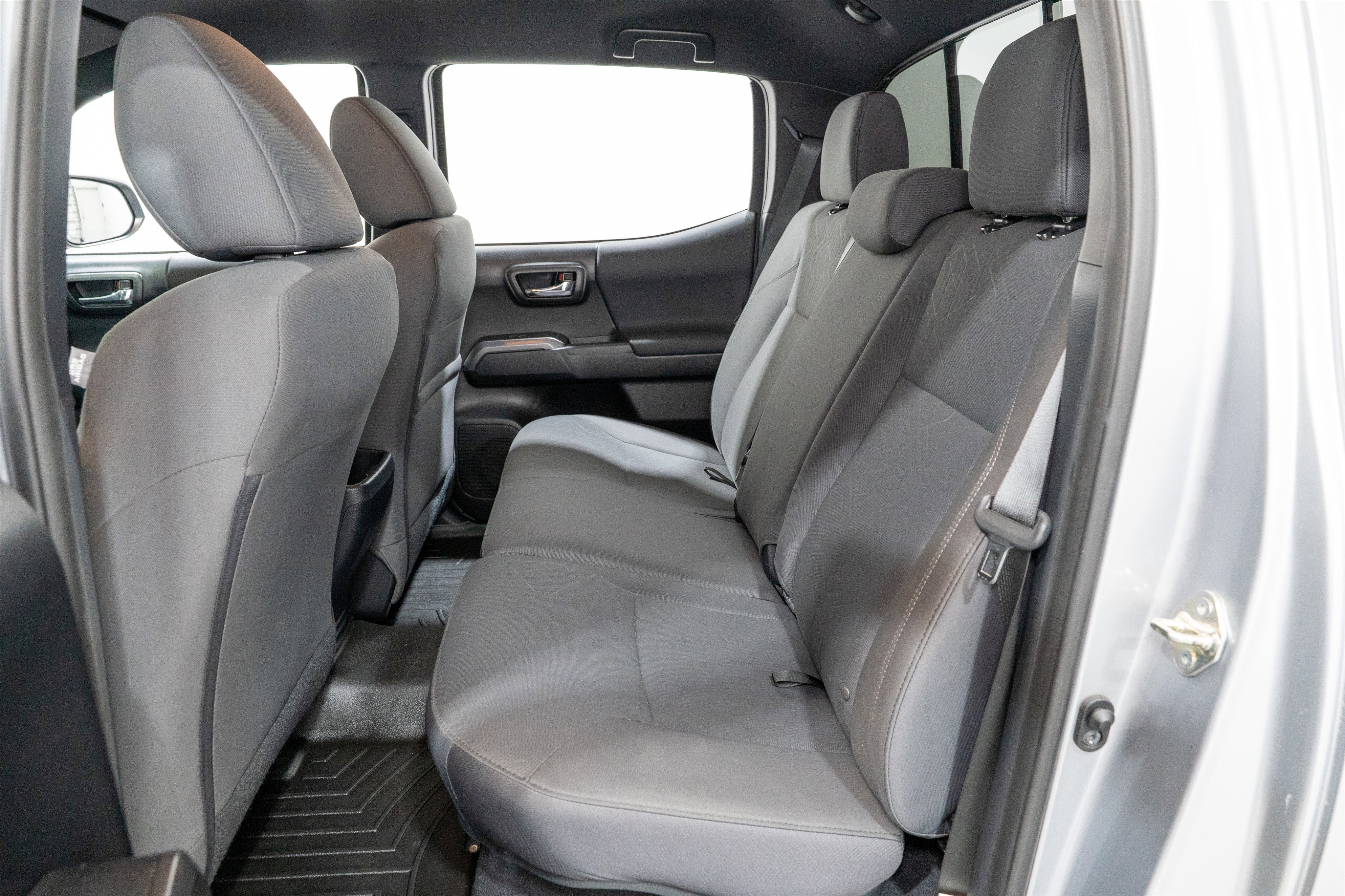 Used 2018 Toyota Tacoma TRD Off-Road image 32