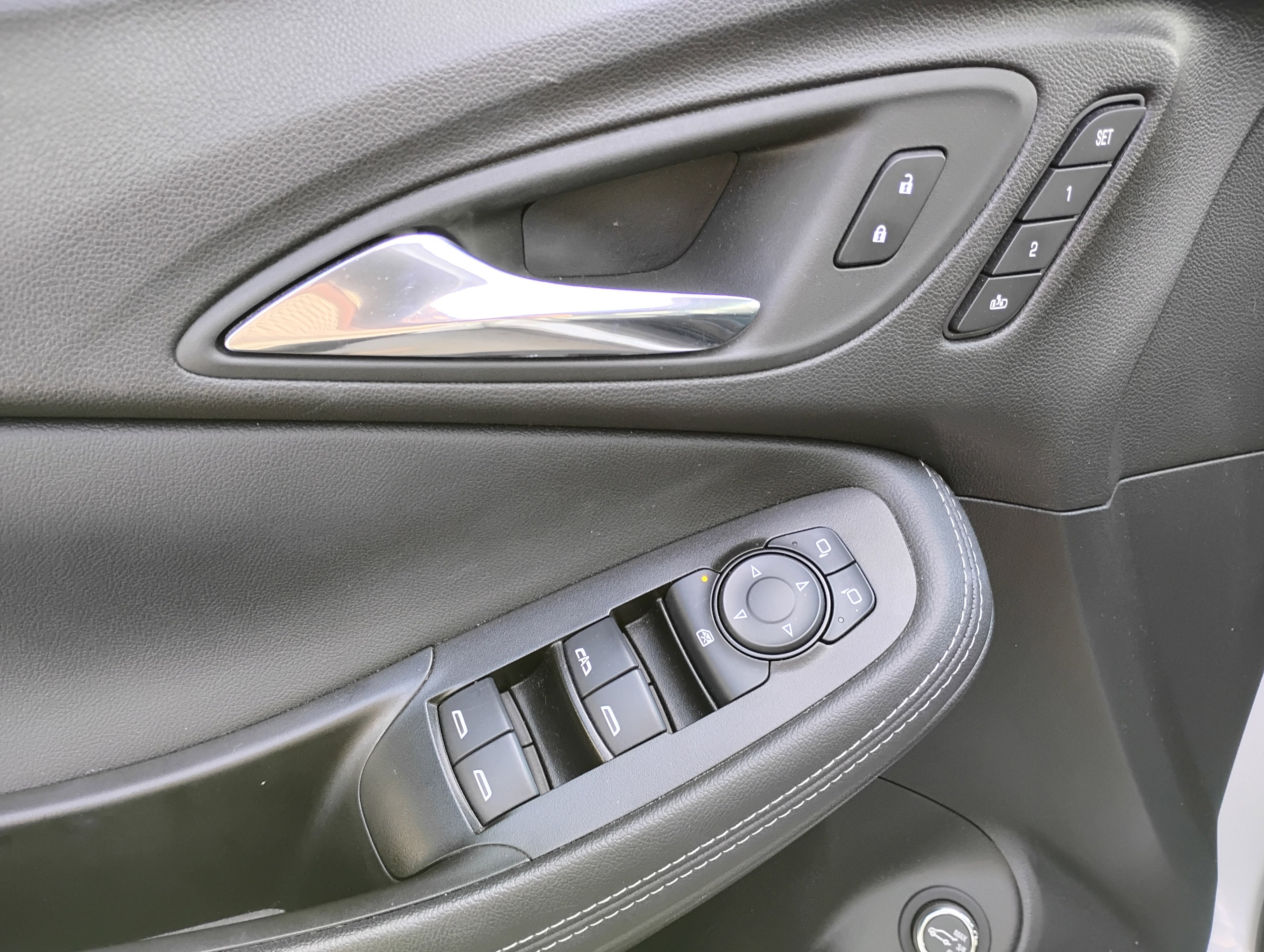 Used 2022 Buick Encore GX Essence w/ Experience Buick Package image 23