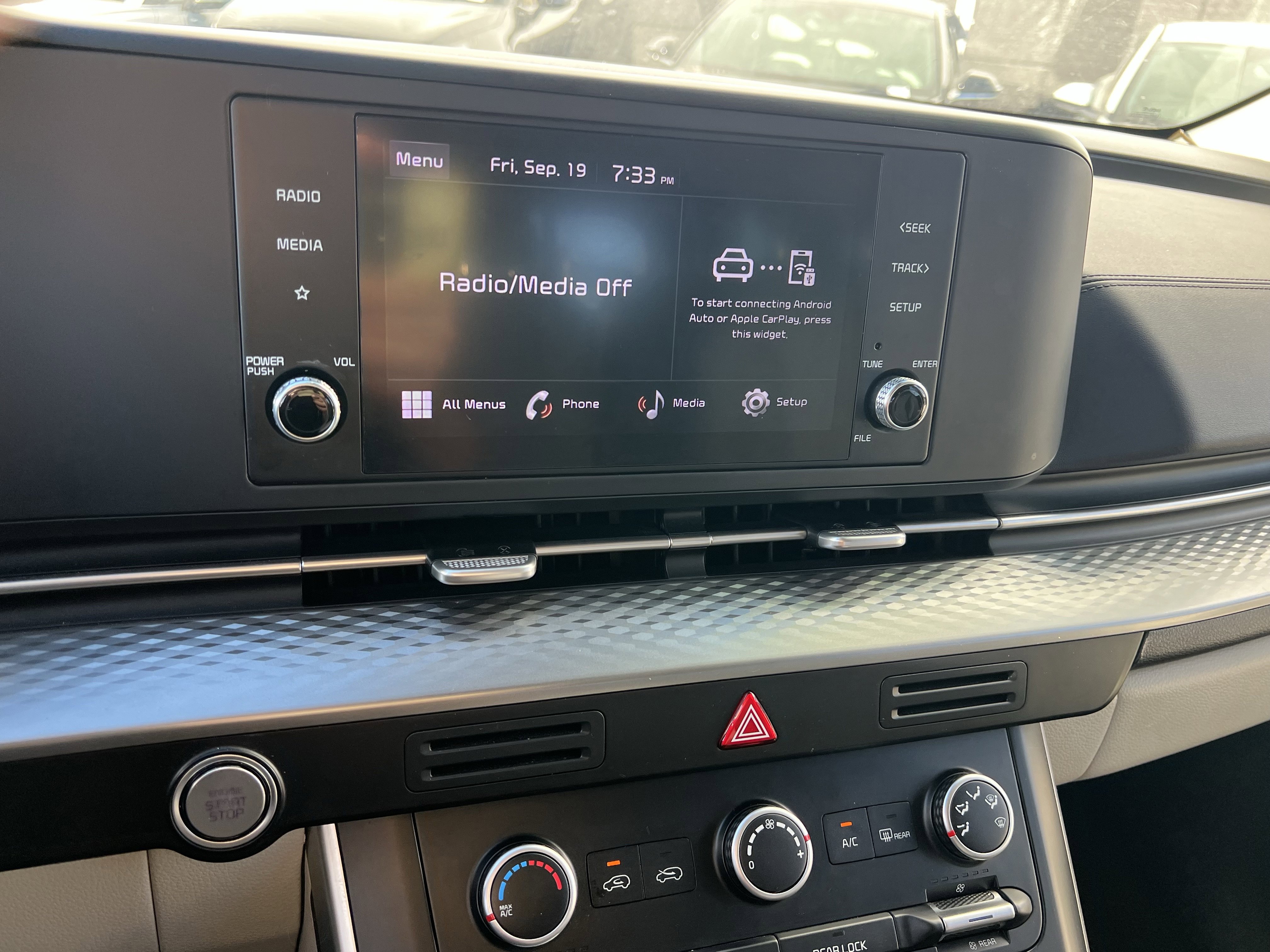 Used 2024 Kia Carnival LX image 24