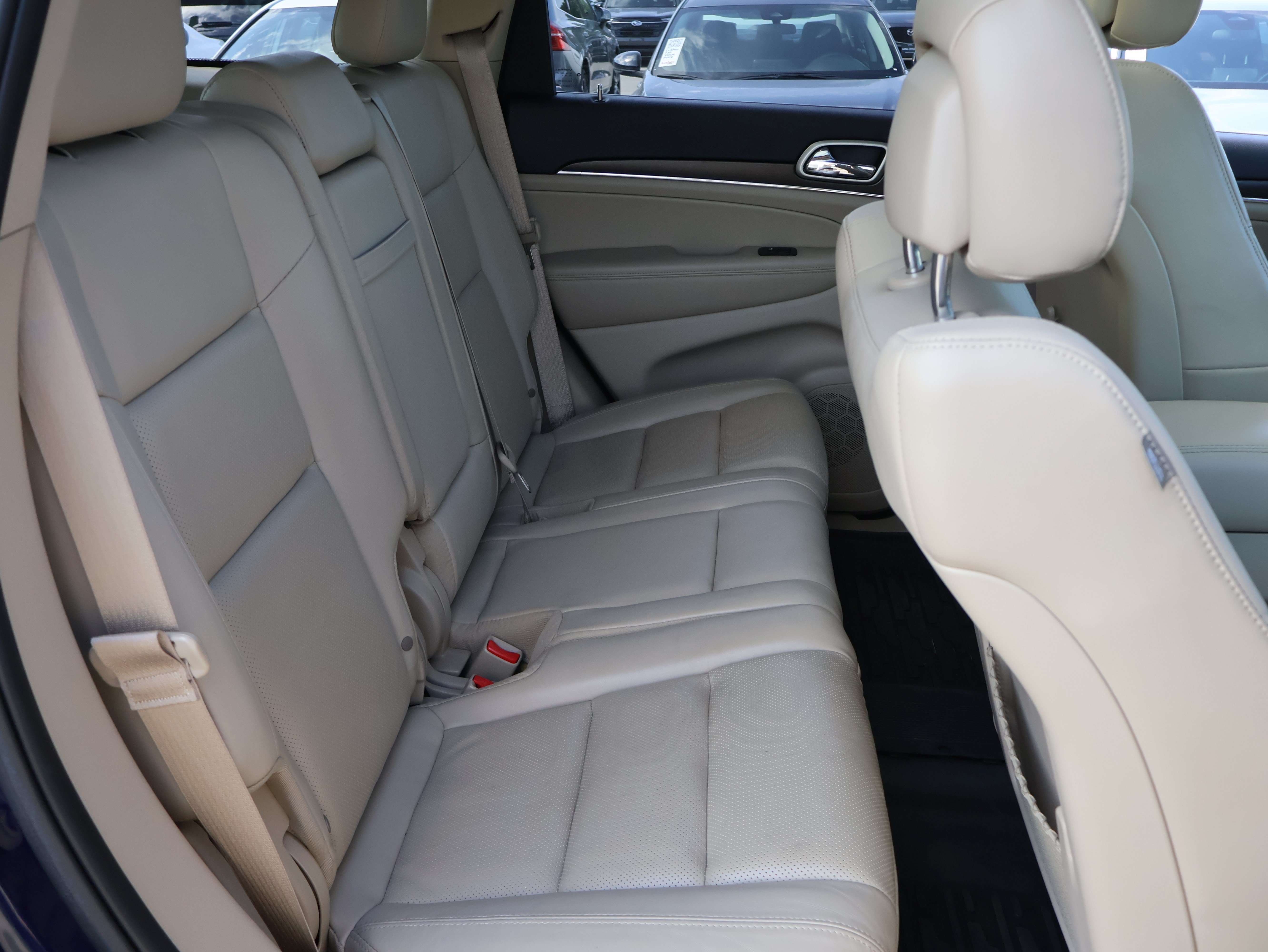 Used 2017 Jeep Grand Cherokee Limited w/ Luxury Group II AWD/4WD image 12