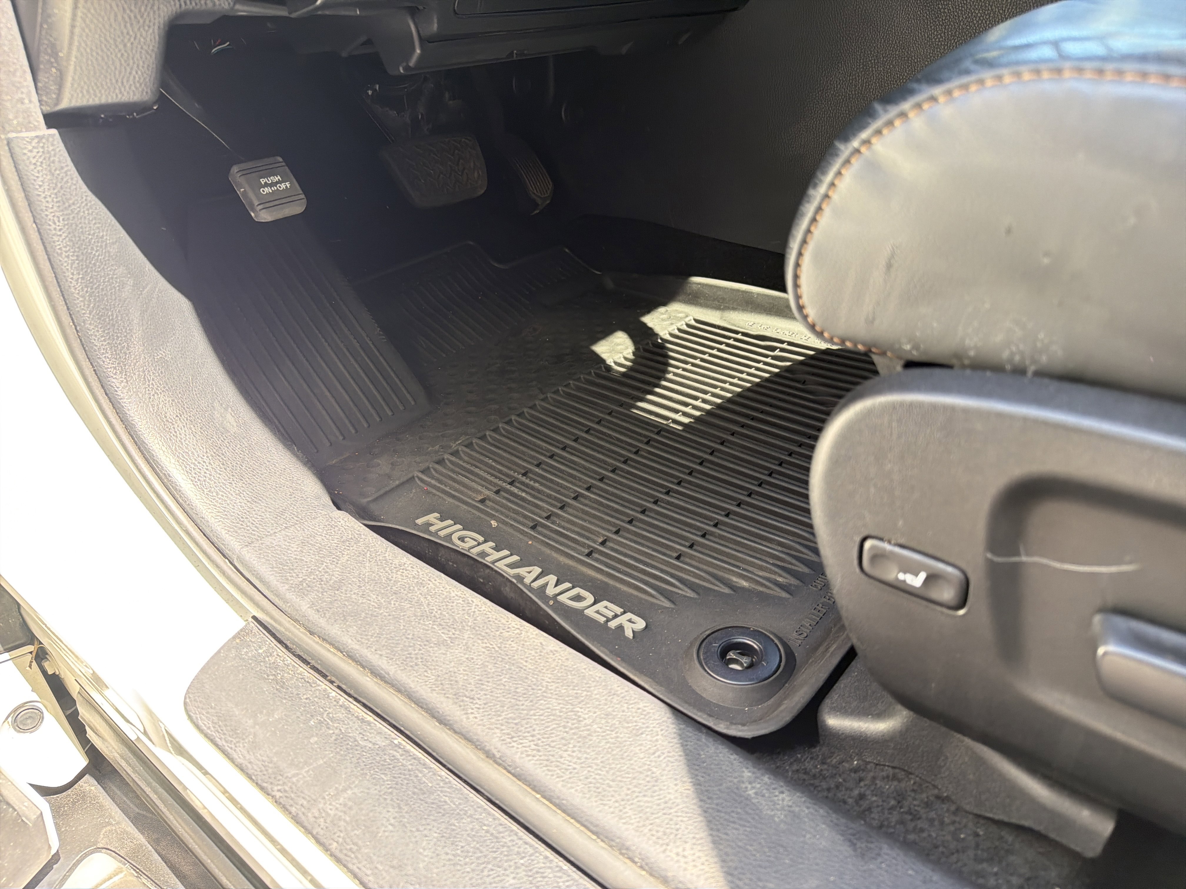 Used 2018 Toyota Highlander XLE image 17