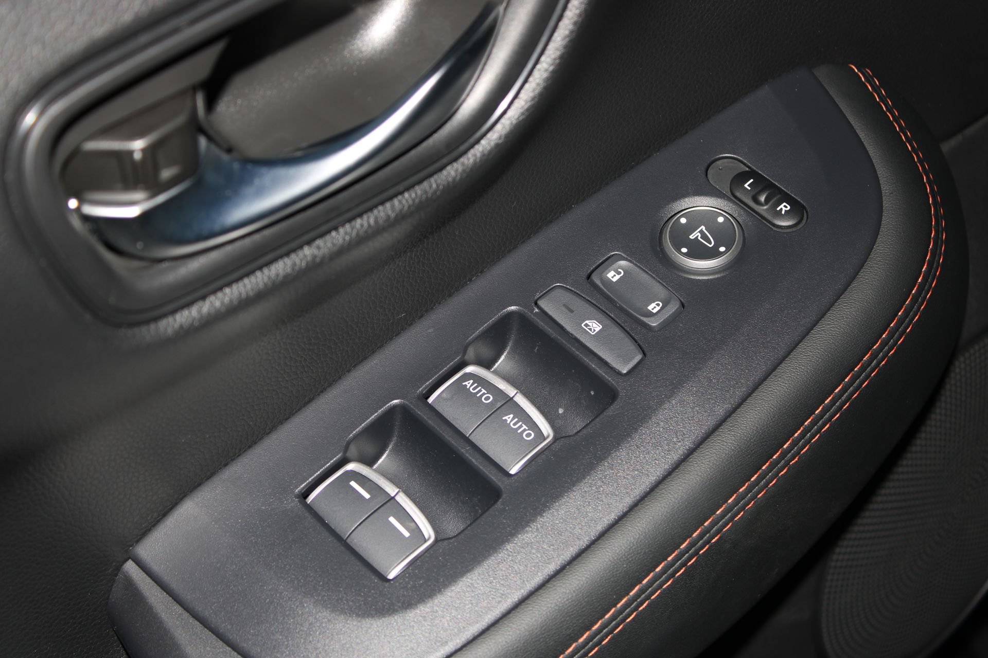 Used 2025 Honda HR-V Sport image 12