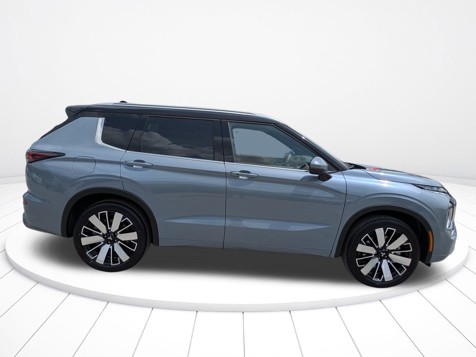 New 2025 Mitsubishi Outlander SEL image 3