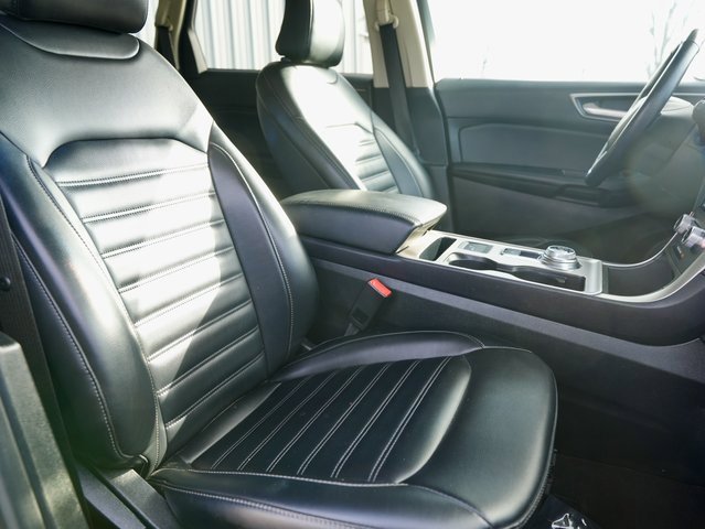 Used 2023 Ford Edge SEL image 9