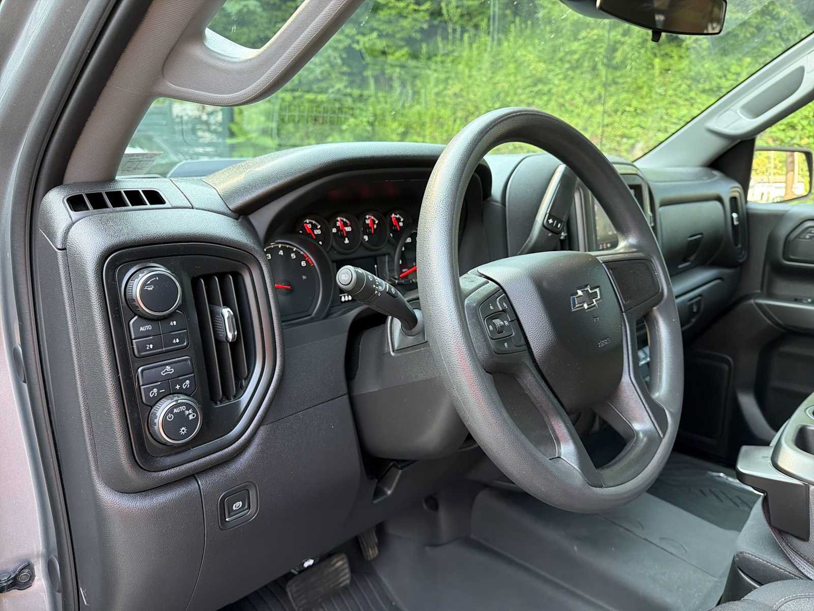 Certified 2024 Chevrolet Silverado 1500 Custom Trail Boss w/ LPO, Dark Essentials Package AWD/4WD image 10