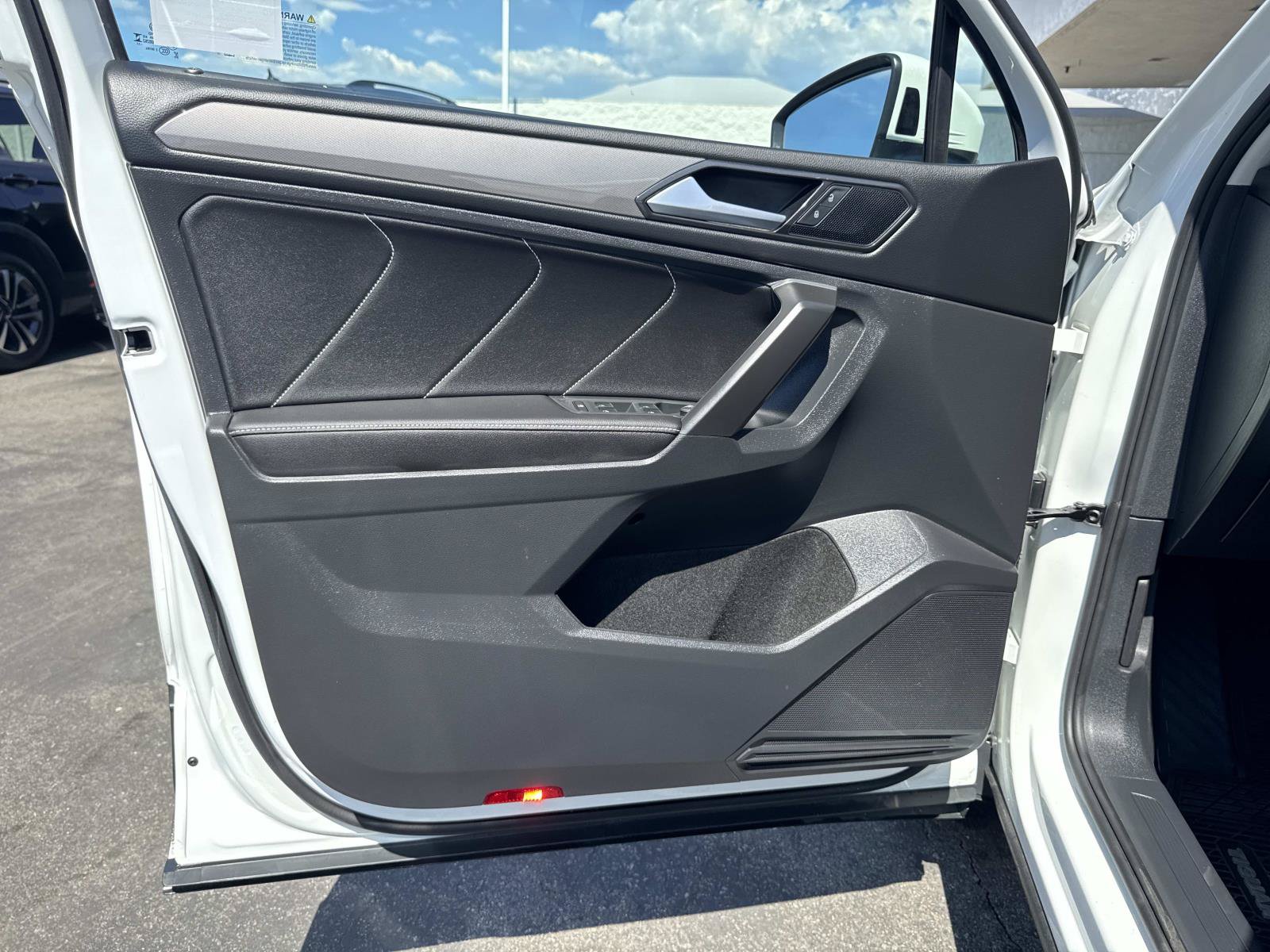 Certified 2023 Volkswagen Tiguan SE FWD image 19