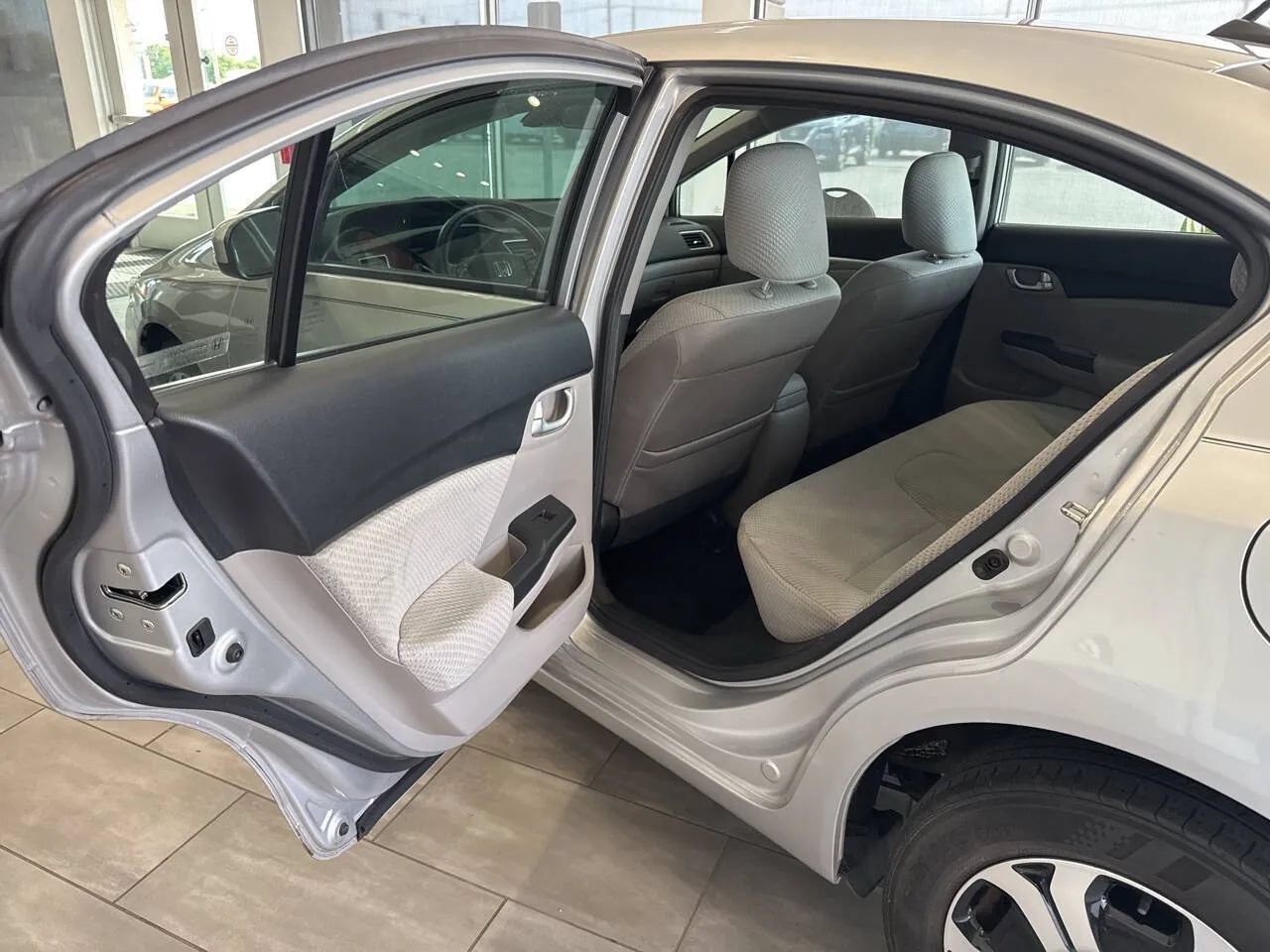 Used 2015 Honda Civic Hybrid Sedan image 29