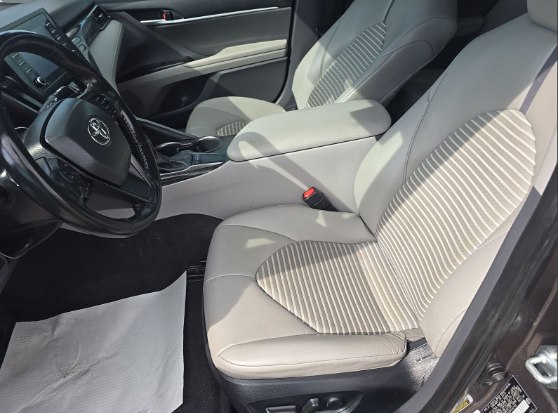 Used 2023 Toyota Camry SE FWD image 9