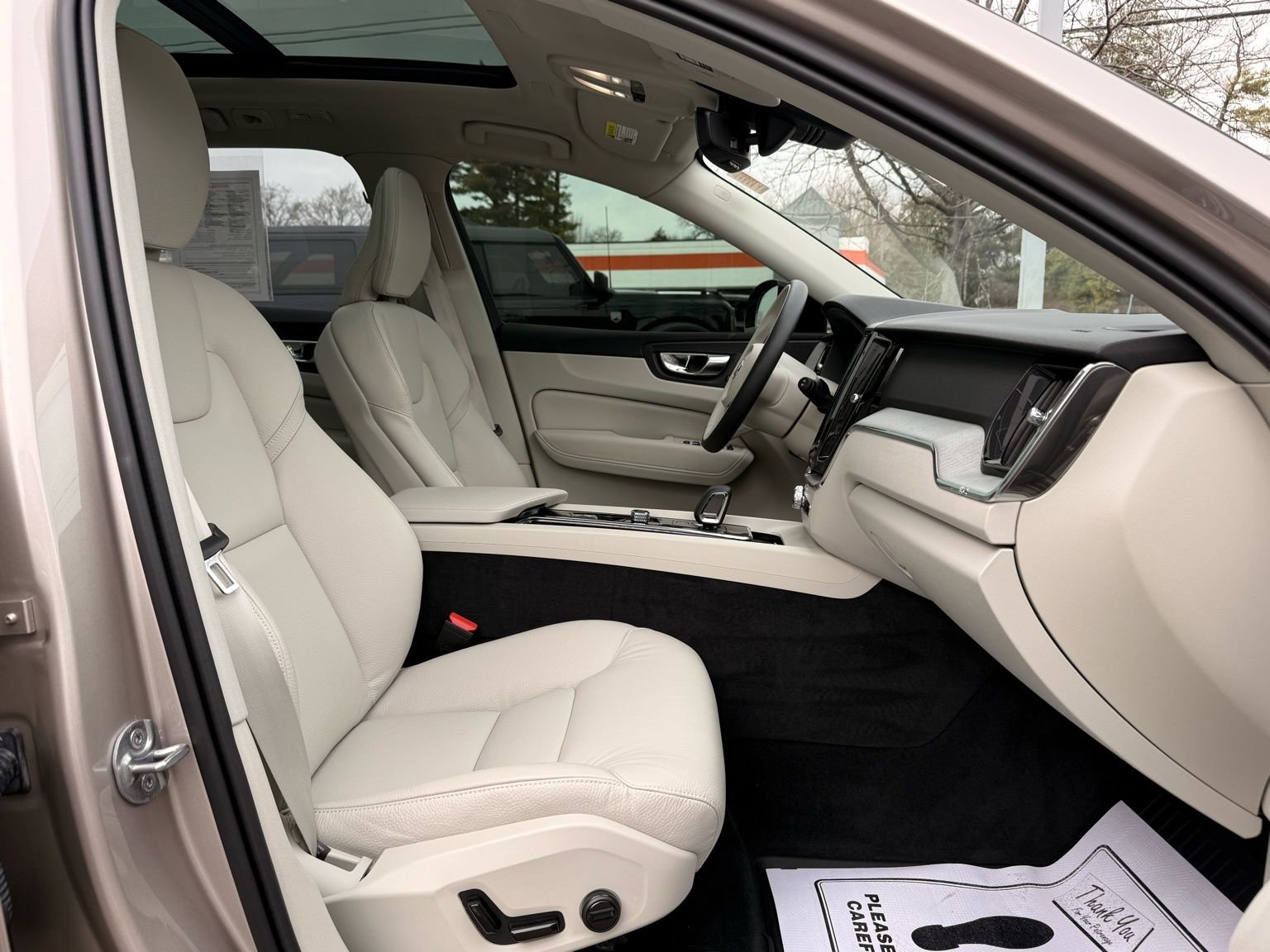 Used 2025 Volvo XC60 T8 Plus w/ Protection Package Premier image 22