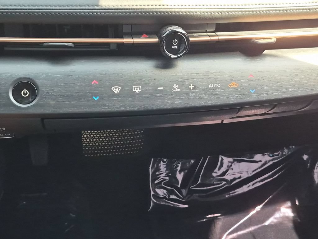 Used 2024 Nissan Ariya AWD image 26