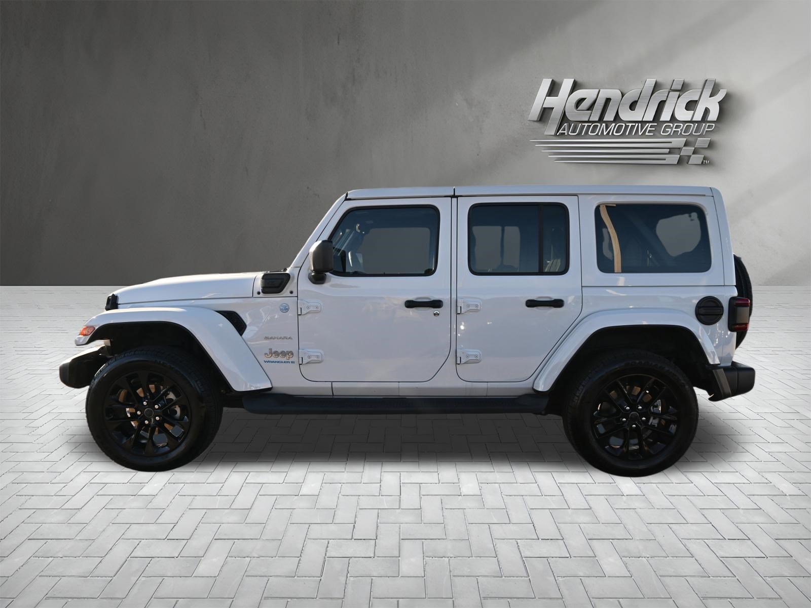 Used 2024 Jeep Wrangler Sahara w/ Technology Group image 8