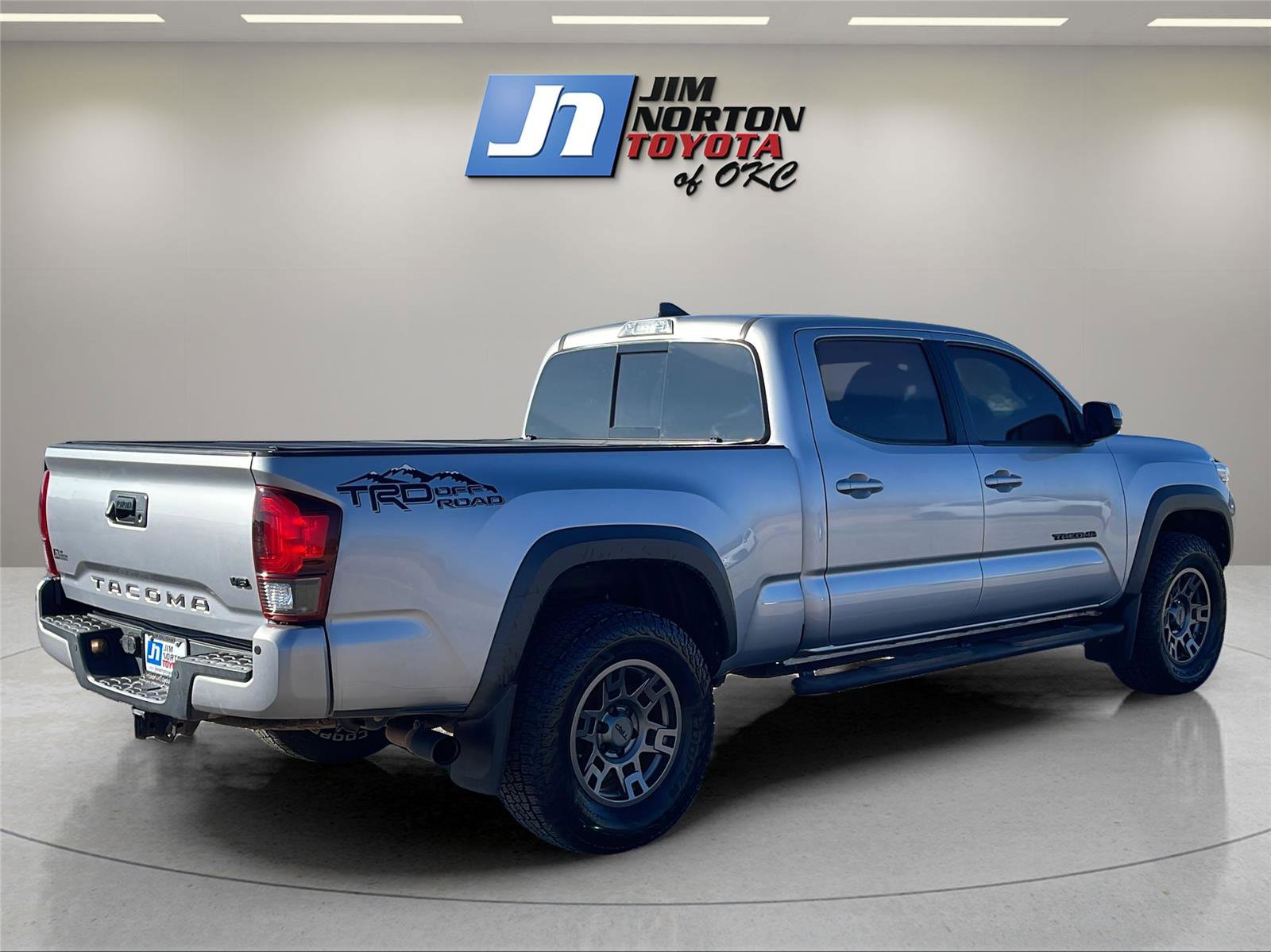 Used 2018 Toyota Tacoma TRD Off-Road image 5