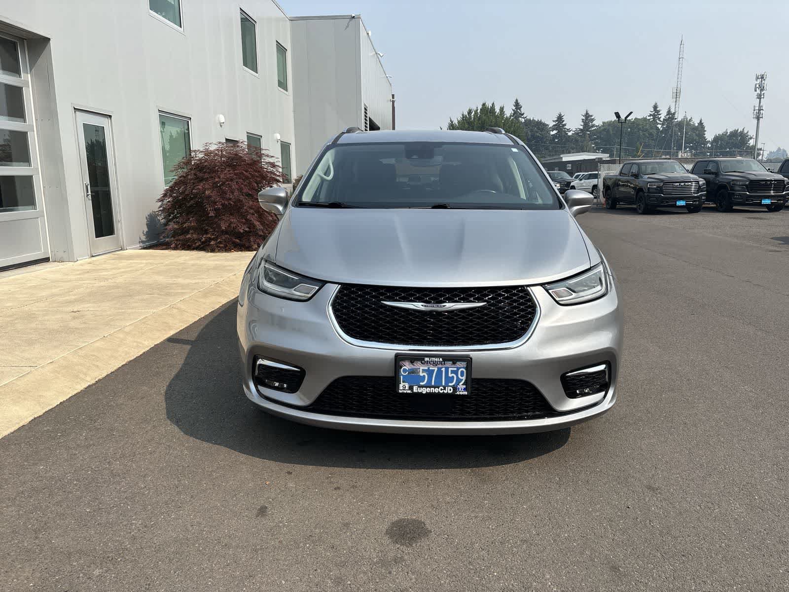 Used 2021 Chrysler Pacifica Touring-L FWD image 8