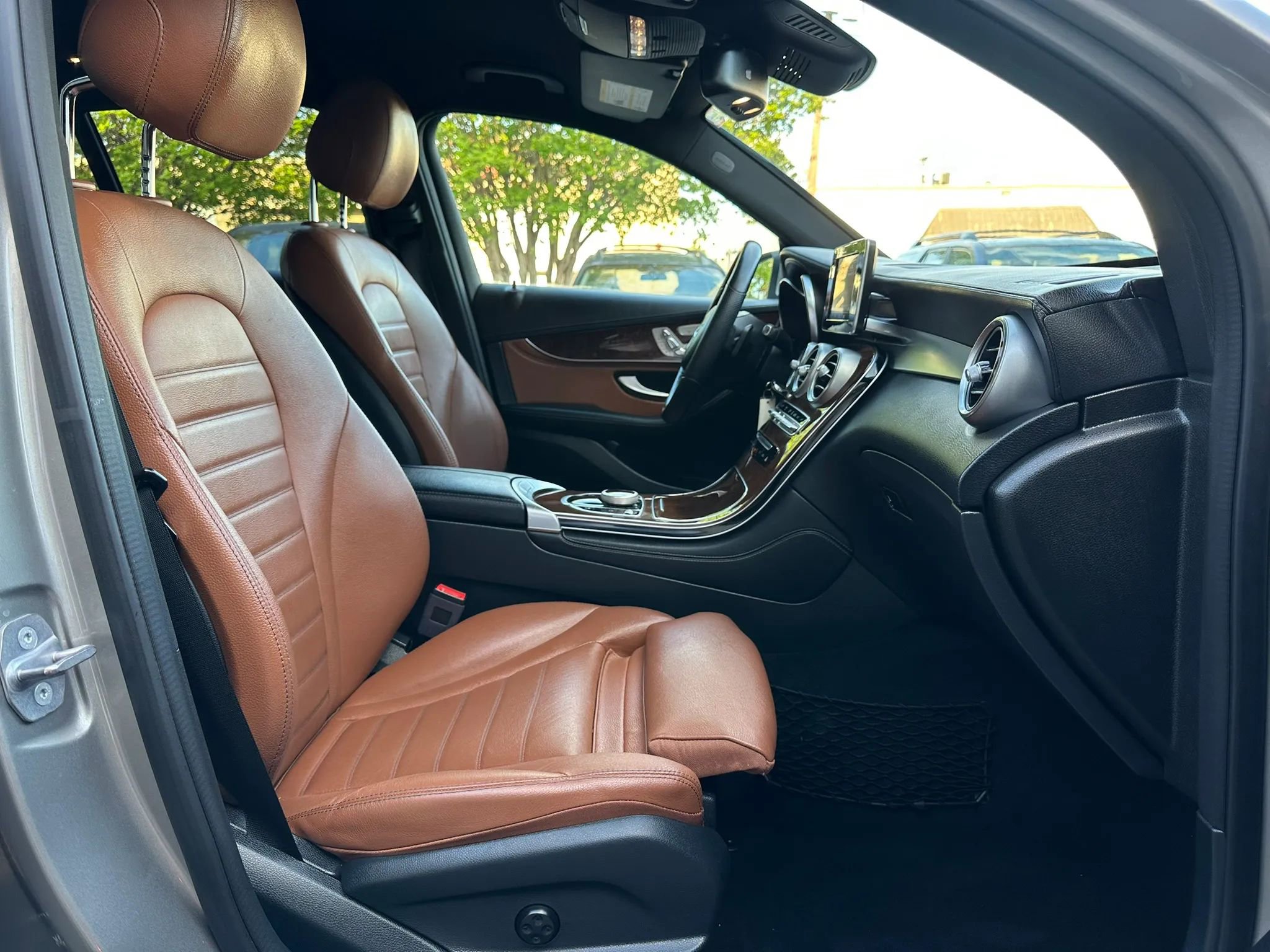 Used 2019 Mercedes-Benz GLC 350e 4MATIC image 24