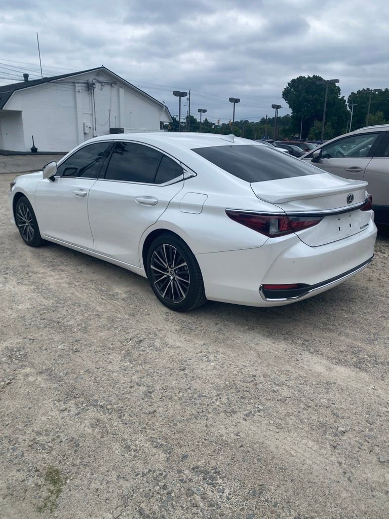Used 2024 Lexus ES 300h w/ Premium Package FWD image 4