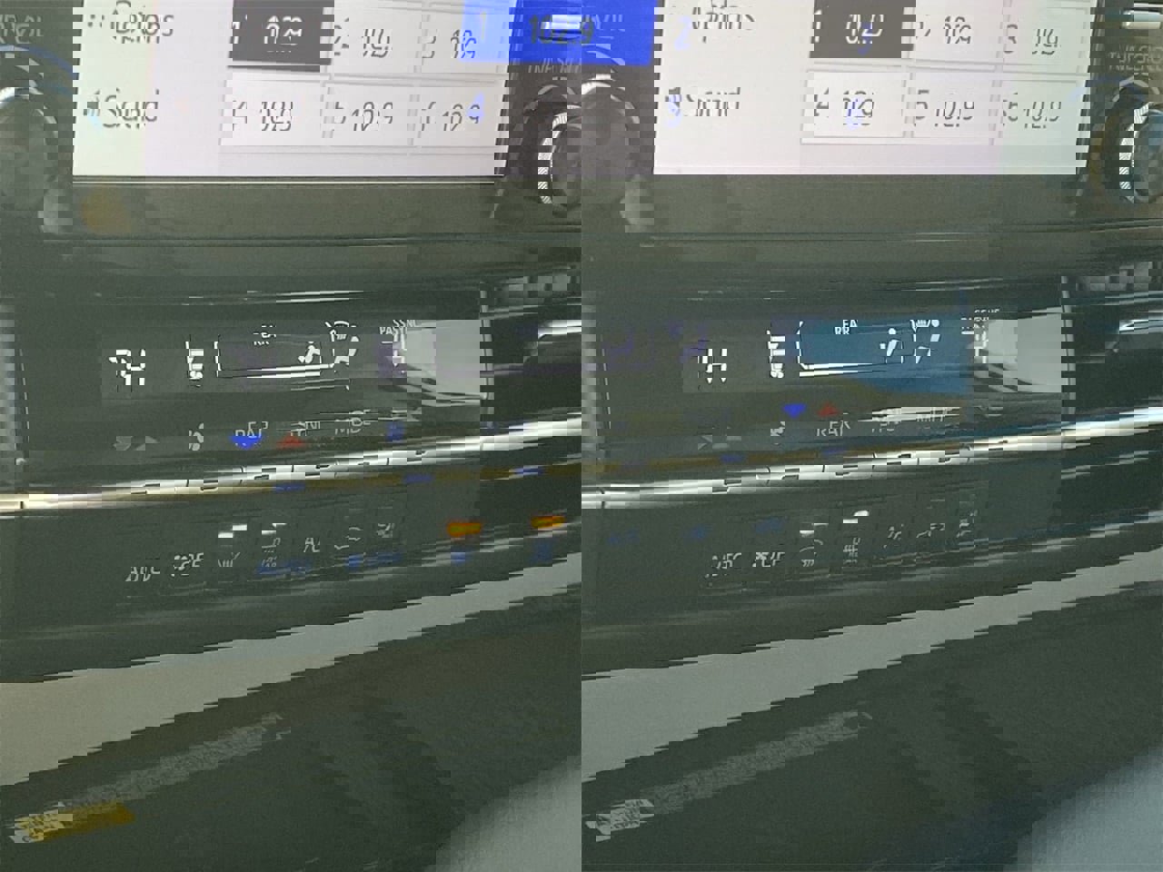 Used 2023 Toyota Sienna LE image 25