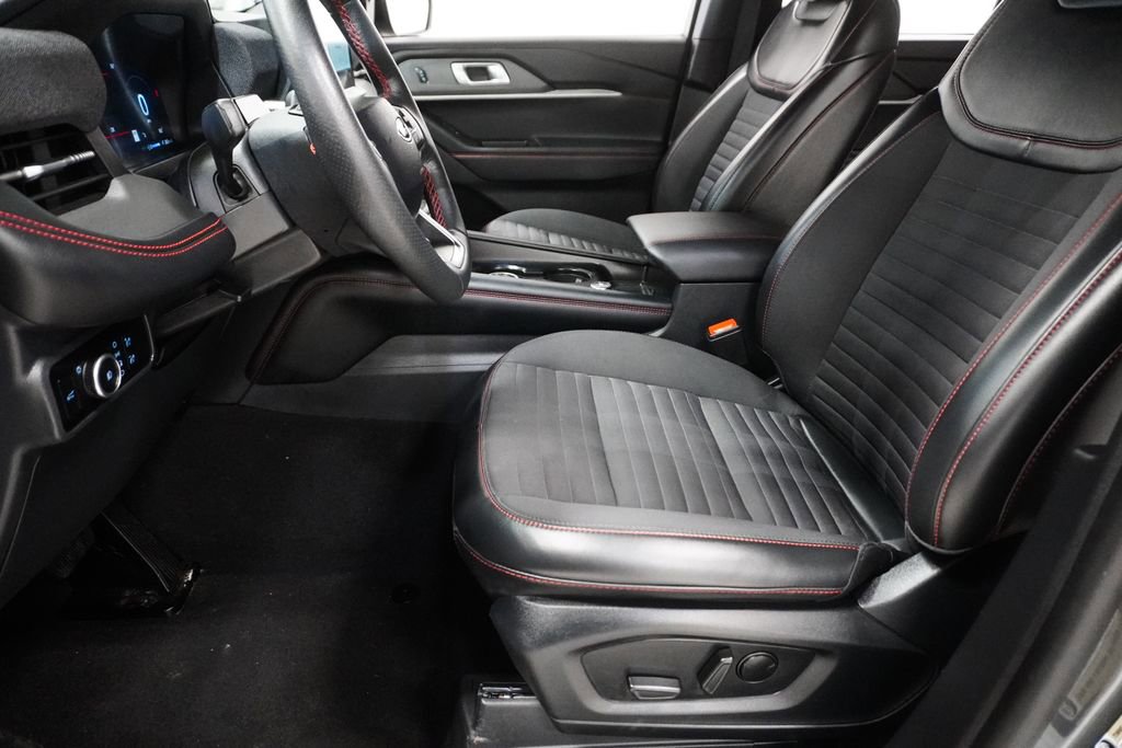 Used 2025 Ford Explorer ST-Line w/ ST-Line Street Pack image 7