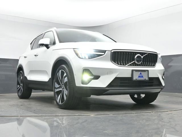 Used 2023 Volvo XC40 B5 Plus w/ Protection Package Premier AWD/4WD image 38