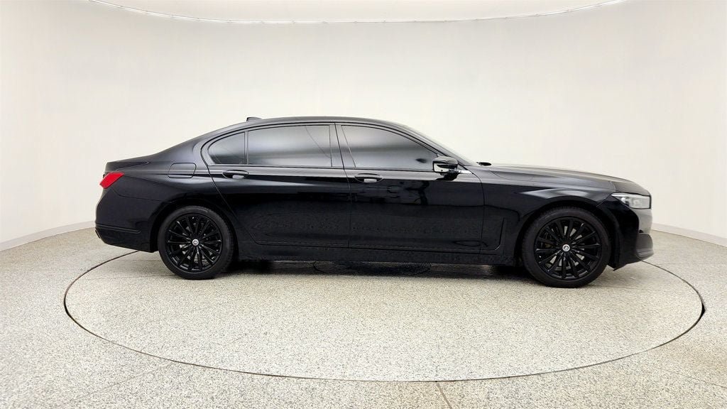 Used 2022 BMW 740i xDrive w/ Premium Package AWD/4WD image 4