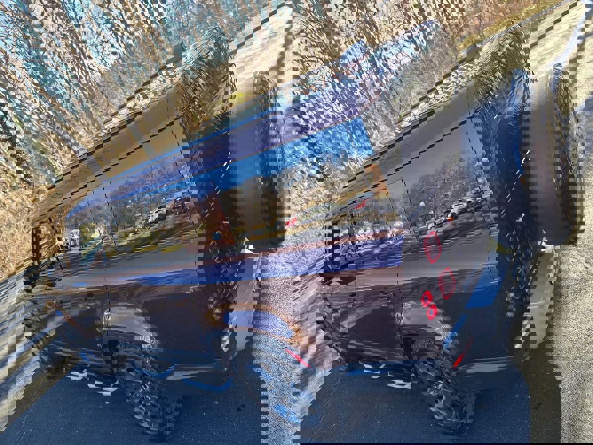 Used 2023 Land Rover Defender 130 S image 83