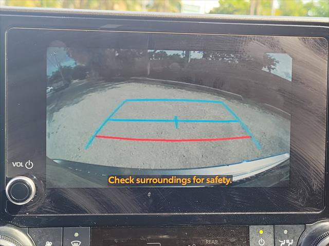 Used 2024 Toyota Highlander LE FWD image 27