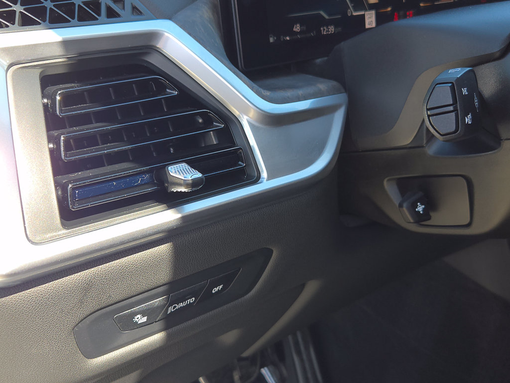 Used 2024 BMW X5 sDrive40i w/ M Sport Package RWD image 17