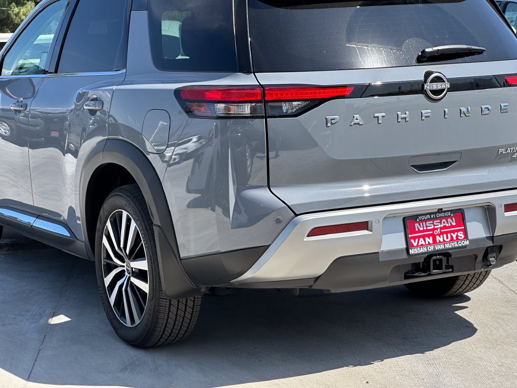 Used 2025 Nissan Pathfinder Platinum w/ Cargo Package AWD/4WD image 5