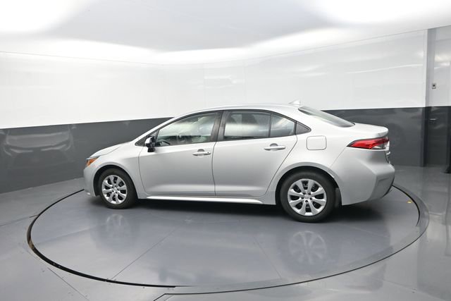 Used 2022 Toyota Corolla LE FWD image 47